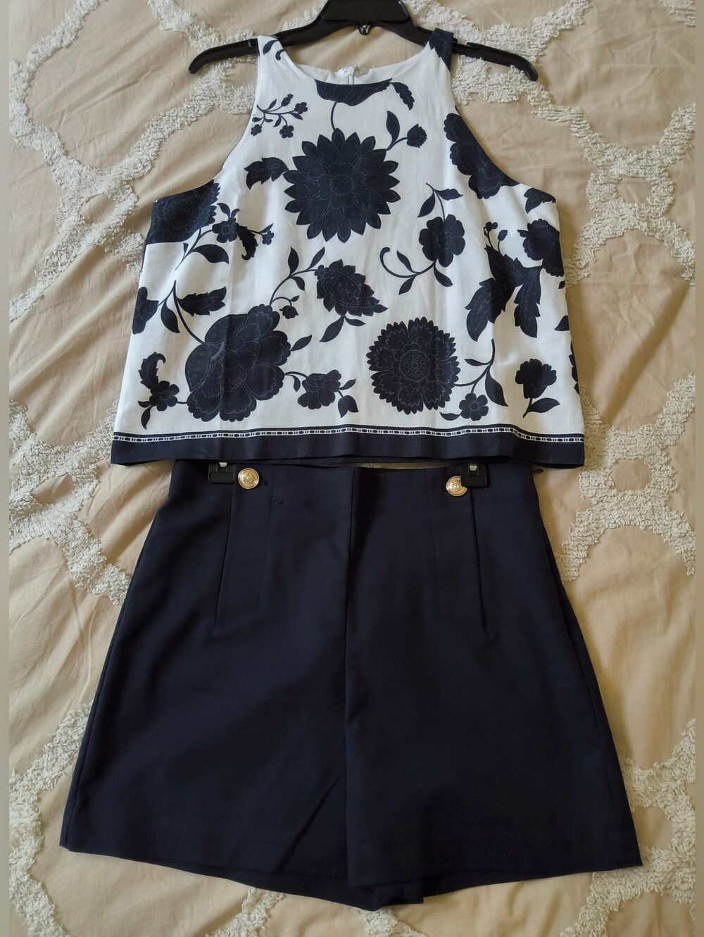 Ann Taylor Set Floral Line Top Size M And Shirt Size 8